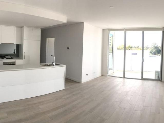 Spacious 2 Bedrooms Apartment + 2 Baths + 1 Carpark for LEASE Furnished