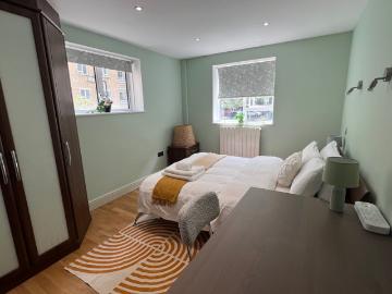 Spacious 2 beds with livingroom near Regents Park