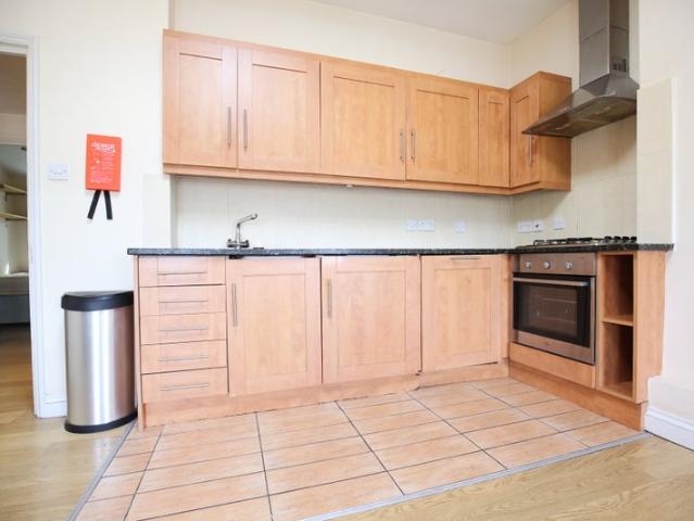 Spacious 2 Double Bedroom + Study | Fortress Road