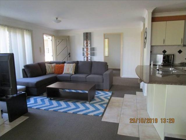 Spacious 2 level townhouse Ashgrove Gap border 4 BED 3 BATH FULLY FURNISHED