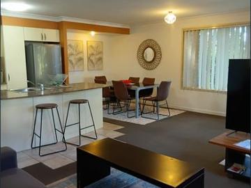 Spacious 2 level townhouse Ashgrove Gap border 4 BED 3 BATH FULLY FURNISHED