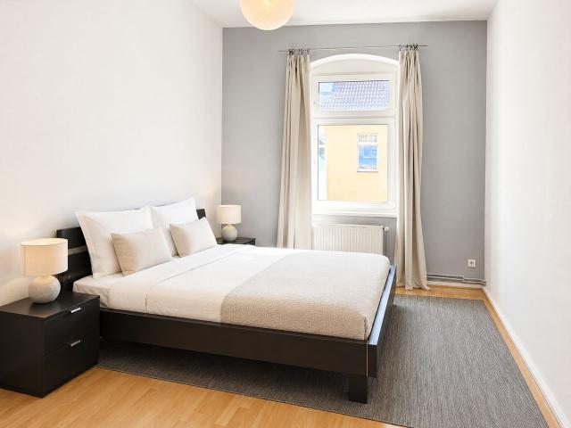 SPACIOUS 2 ROOM APARTMENT SCHIVELBEINER STRASSE, Berlin Amsterdam Apartments for Rent
