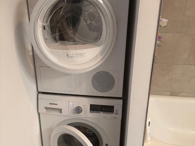Spacious 2 Room Apartment with Balcony – in the Heart of Berger Straßerful and lovely loft located in Frankfurt am Main, Frankfurt Amsterdam Apartments for Rent