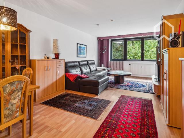 Spacious 2 room apartment with balcony in Schwachhausen, 15 minutes to the main train station, Bremen Amsterdam Apartments for Rent