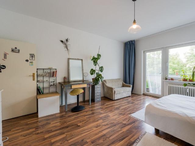 Spacious 2 rooms with balcony and regular cleaning