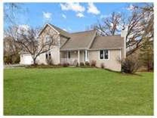 Spacious 2 Story in the West Ledges of Roscoe