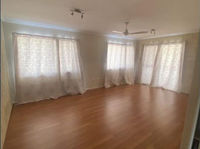 Spacious 2 Storey Townhouse 2 Bed | 1.5 Bath | 2 Living Areas