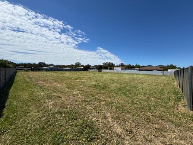 Spacious 2,428m² Allotment