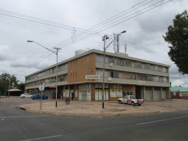 SPACIOUS 2.5 BEDROOM FLAT TO RENT IN PARKTOWN ESTATES