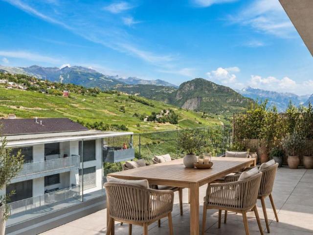 Spacious 2.5 room penthouse apartment in Champlan