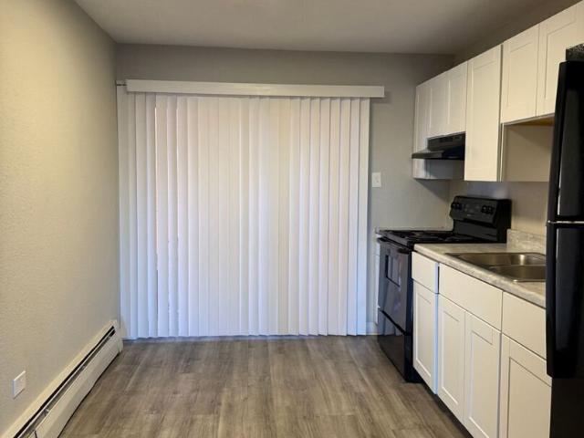 Spacious 2bed/ 1ba Apartment in Westminster Near England Park