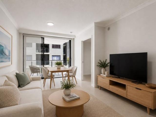 SPACIOUS 2BED, 2BATH LIVING — STEPS FROM SUNSHINE PLAZA