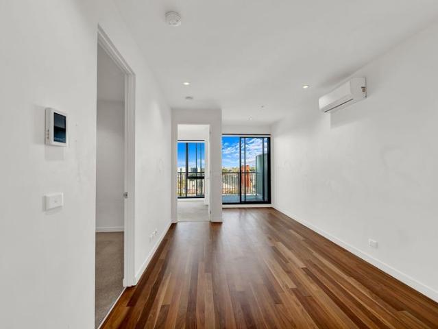 Spacious 2BR2BTH Apartment in Footscray For Lease lease transfer till 23/07/2027 with optional lease extension