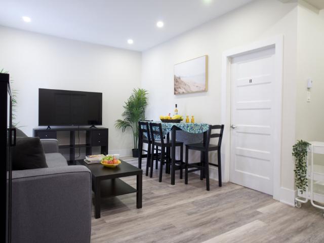 Spacious 2BR NDG Apt Near Snowdon Metro⁠