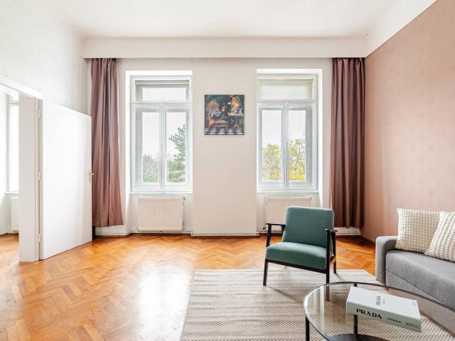 Spacious 2BR right by metro & beautiful Parkview, Best Location with quick access to all parts of city, beautiful traditional building
