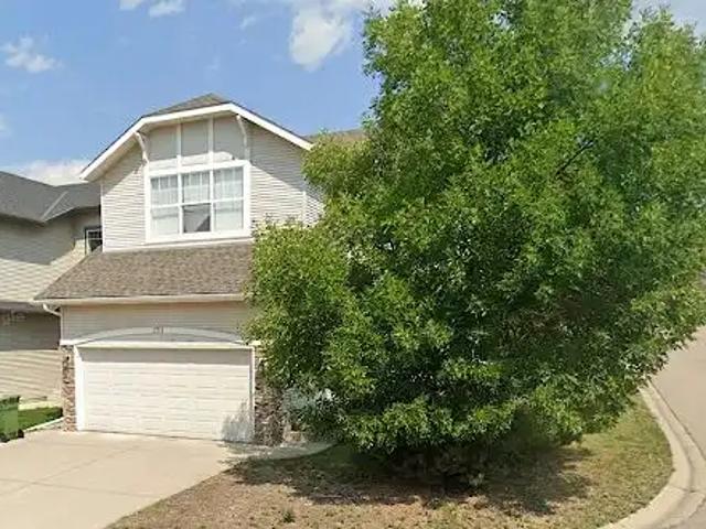 Spacious 3+1 Bedroom Home in Prime Springborough Steps to Schools, Train
