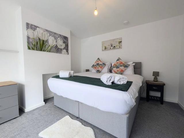 Spacious 3/4 Bedroom Home in Kingswood