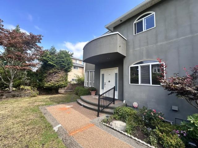Spacious 3 bed 1 bath basement unit with private laundry near UBC
