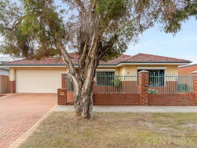 SPACIOUS 3 BED, 2 BATH HOME WITH SOUGHT AFTER STREET FRONT LOCATION!