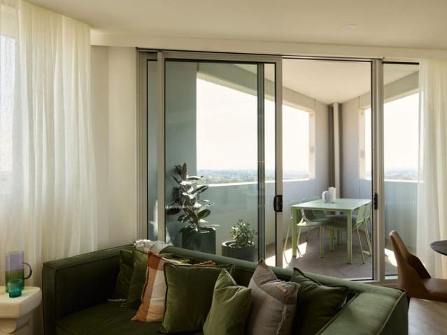 Spacious 3 bed 2 bath in Fitzroy North