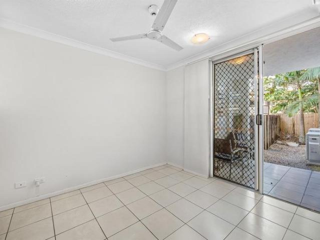 Spacious 3 bed, 2 bath unit in a secure complex