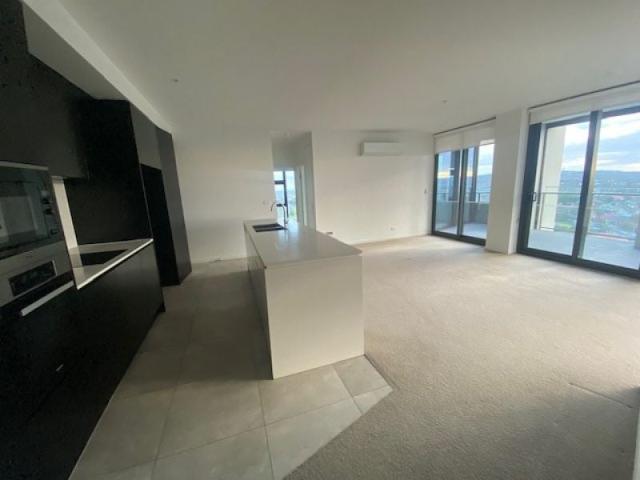 SPACIOUS 3 BED, 3 BATHROOM, 14TH FLOOR APARTMENT