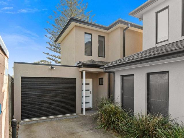 Spacious 3 Bed Townhouse with Versatile Layout