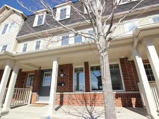 Spacious 3 Bed Townhome in Barrhaven's Heritage Park