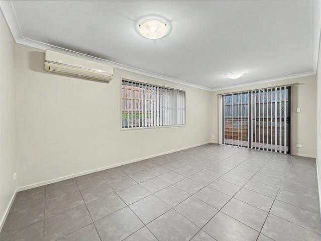 Spacious 3 Bed Unit in Cranley