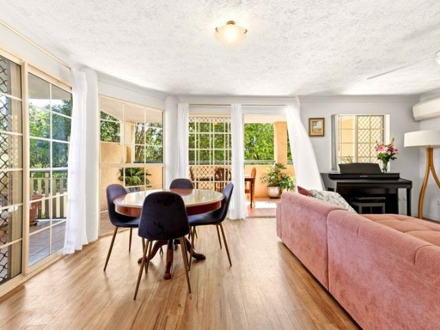 Spacious 3 Bed Unit + private courtyard!