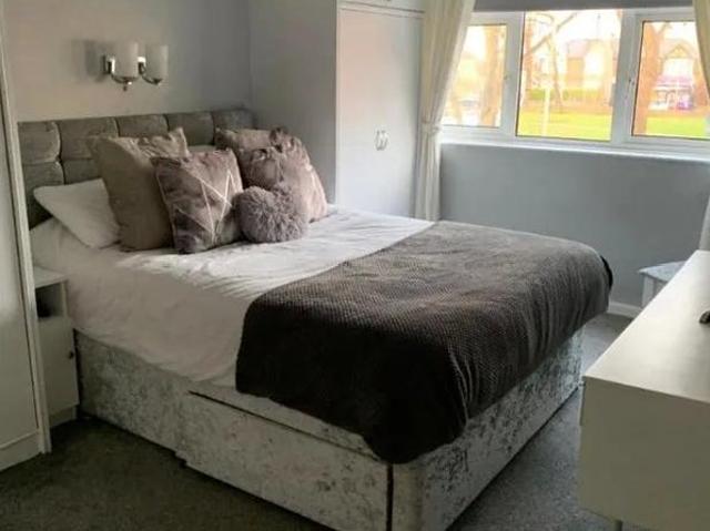 Spacious 3 Bed Apartment – Gants Hill