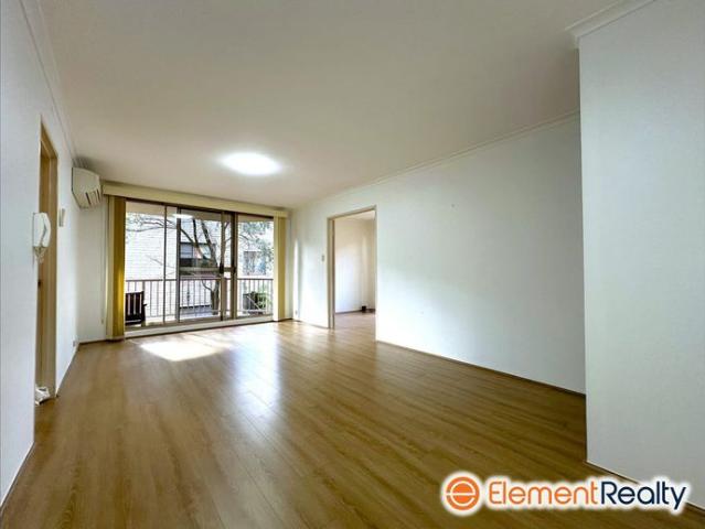 Spacious 3 Bed Apartment with Pool, Spa, Gym, Sauna & Double Garage!