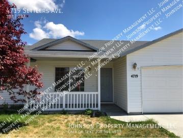Spacious 3 Bed Caldwell Home with Garage & A/C, and newly renovated interior with new paint and brand new flooring!