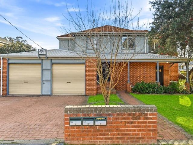 Spacious 3 Bed Duplex Style Home | Private Entrance | No Strata Fees