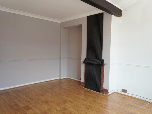 Spacious 3 Bed End Terrace House |