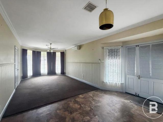 Spacious 3 Bed Family Home with Premium Workshop Shedding