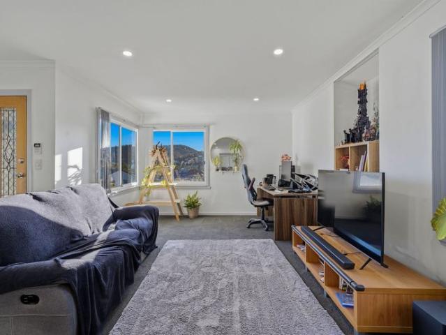 Spacious 3 Bed Family Home in Warrane