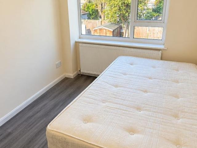 Spacious 3 Bed Flat | Forest Gate | Elizabeth Line
