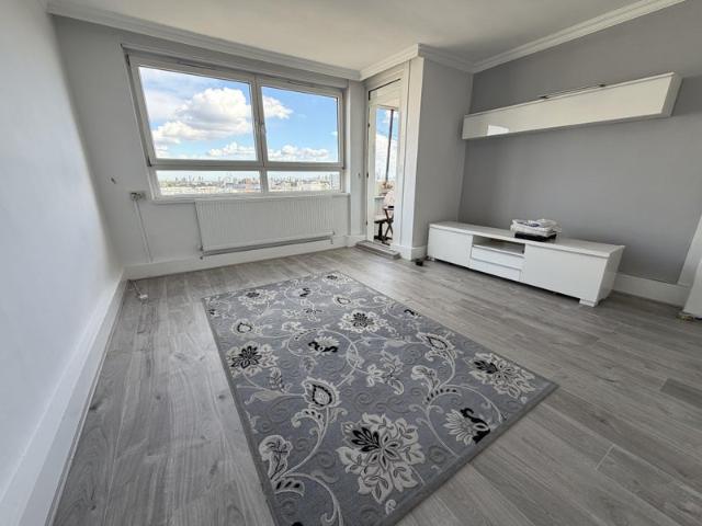 Spacious 3 Bed Flat with City Views