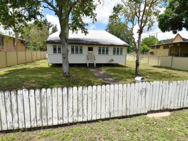 Spacious 3 Bed Home on 1037sqm with brand new 25 stumps, perfect SMSF investment