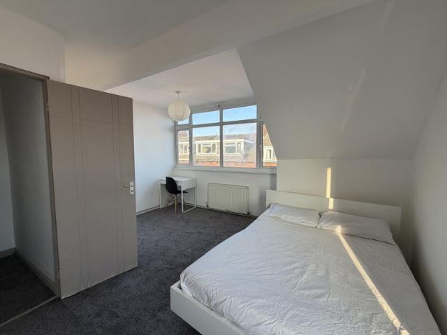 Spacious 3 Bed Home Bills Included