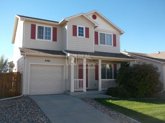 Spacious 3 Bed Home w/ Loft, Fenced Yard & Fireplace – Minutes to Peterson SFB!