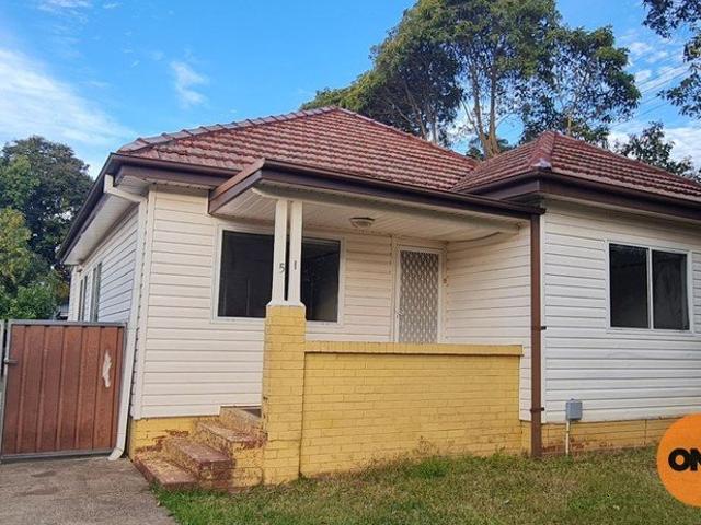 #SPACIOUS 3 BED HOUSE #10 MINS TO BERALA SHOPPING CENTER & STATION #CONVENIENT