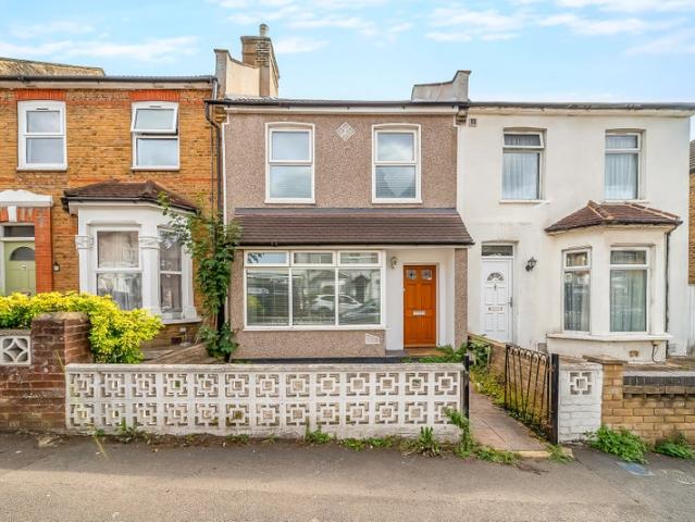 Spacious 3 bed house in London SE6