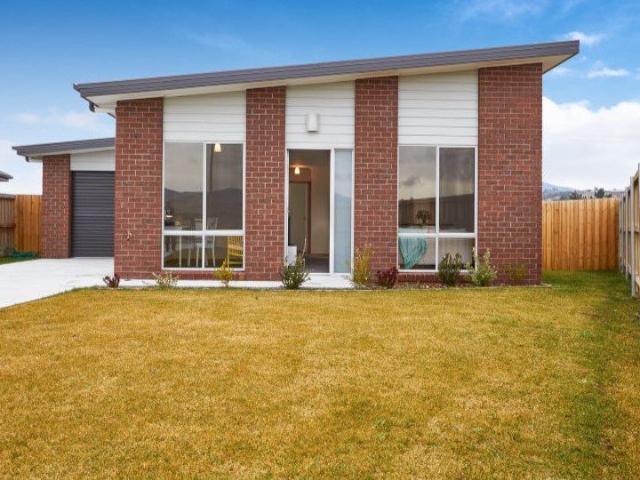 Spacious 3 Bed Modern Family Home