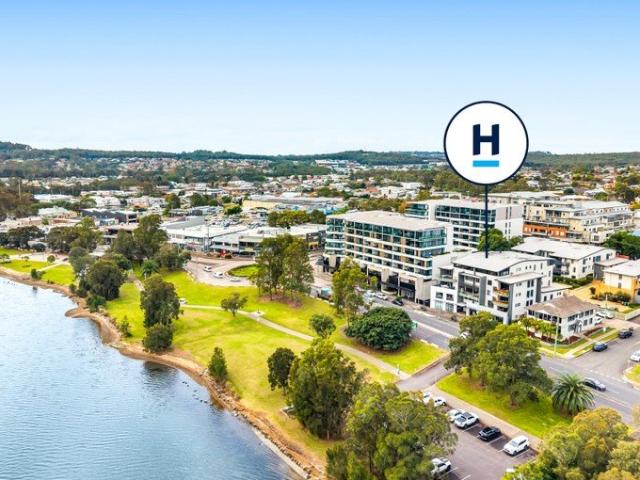 Spacious 3 bedder in small complex opposite the lake