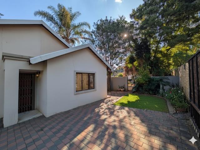 Spacious 3 Bedroom, 1 Bathroom Free Standing Home in a Peaceful Sought After Area