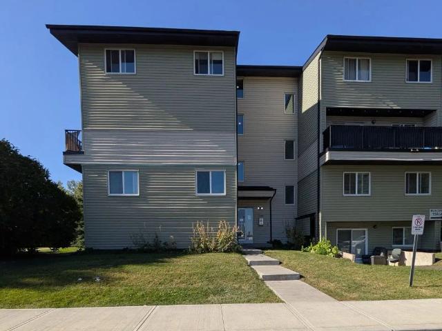 Spacious 3 Bedroom, 2 Bath, Townhouse Style Apartment in Belvedere NO PETS — 3 Bedrooms Townhouse