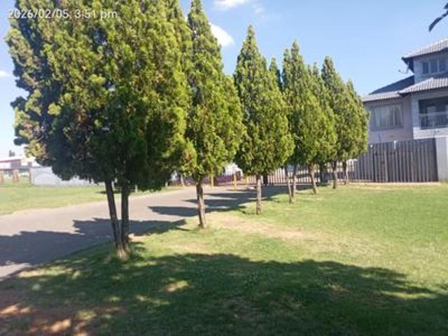spacious 3 bedroom, 2 bathroom townhouse