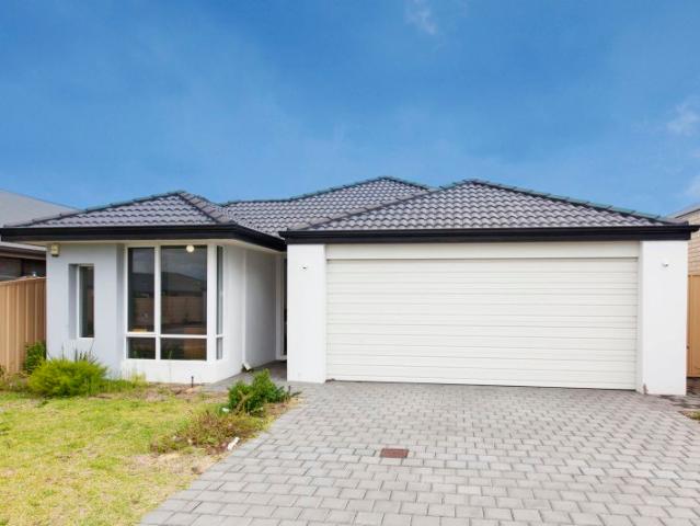 Spacious 3 Bedroom & 2 Bathroom Family Home with Study